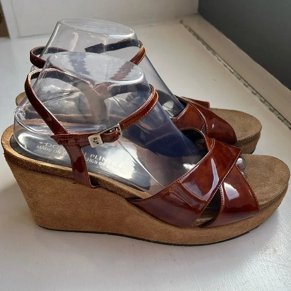 Donald J Pliner Patent Leather Sandals Size 10 - Picture 1 of 9